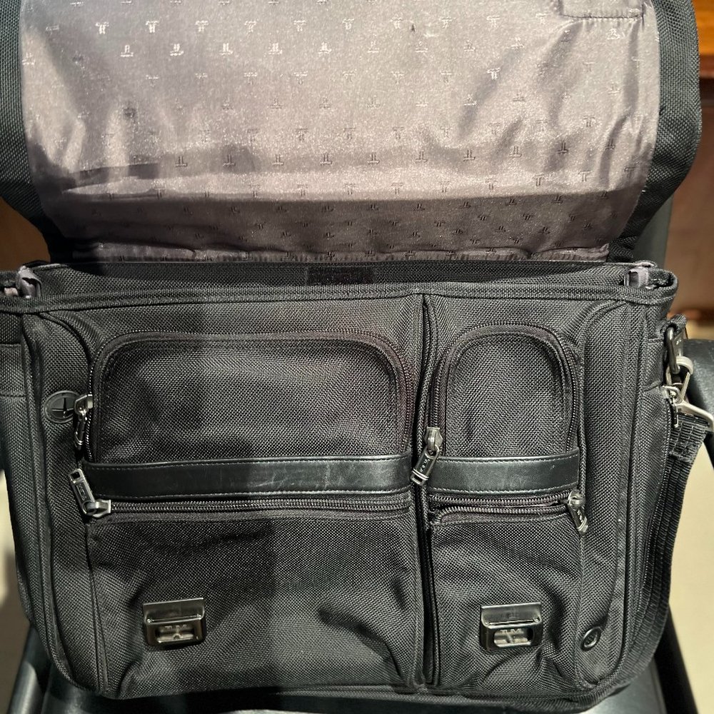 TUMI EXPANDABLE BRIEF CASE BLACK  INSIDE POCKETS AND 4 OUTSIDE POCKETS,